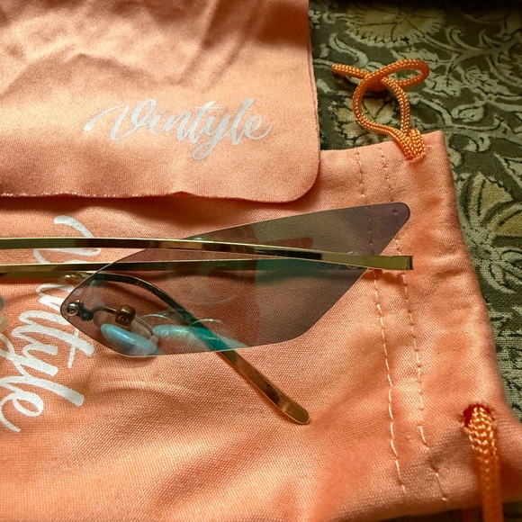 Vintyle Blue Rimless Sunglasses - Picture 2 of 8